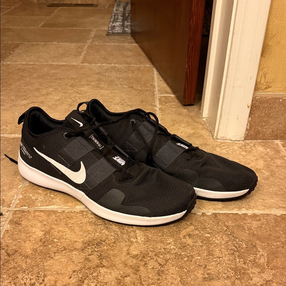 Nike Black and White Athletic Shoes